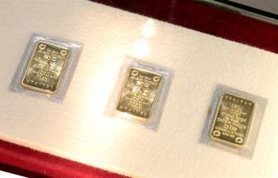 Central bank ramps up compliance inspections for gold traders in HCM City, Đồng Nai
