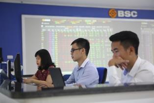 VN-Index ends lower on Friday but posts strong weekly gain