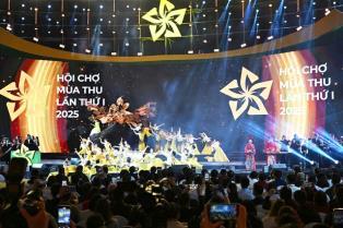 Crowd flocks to first Golden Autumn Fair