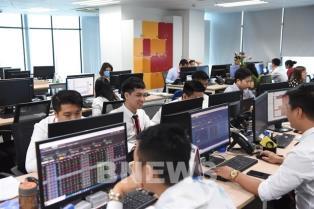 Property and financial stocks weigh on market for second day