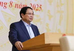 Việt Nam must strive to independently manufacture semiconductor chips by 2027: PM