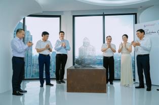 Statue of Bitcoin creator Satoshi unveiled in Hà Nội