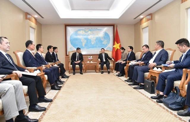 Charmvit Group urged to serve as bridge to attract Korean investors to Việt Nam