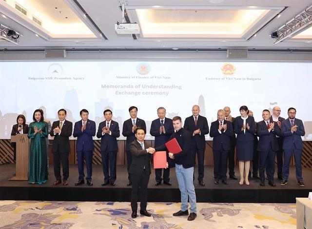 Top Vietnamese, Bulgarian leaders attend business forum in Sofia