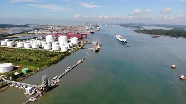 Việt Nam cuts LNG import tariff to boost clean energy transition
