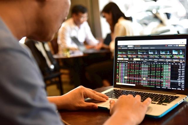 VN-Index pauses after surpassing 1,300-point milestone