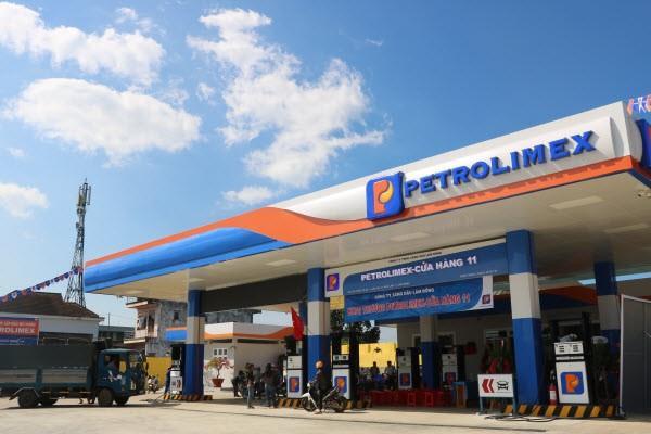 VN-Index drops below 1,320 points as oil and gas stocks cushion losses