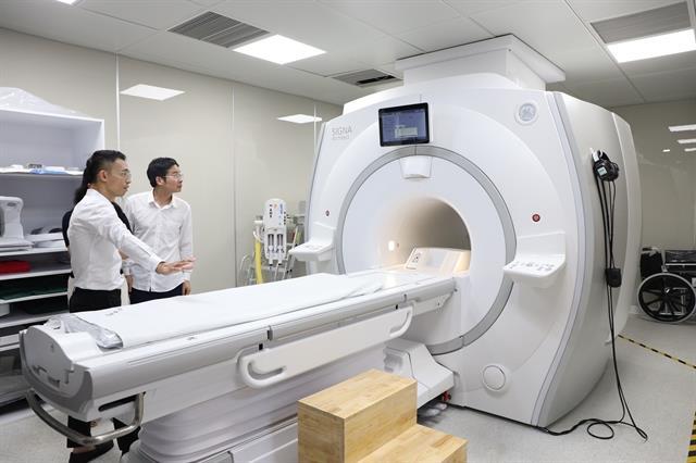 Hanoi Medical University Hospital gets sophisticated GE HealthCare MRI machine
