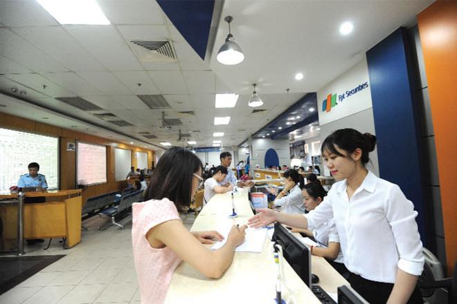 HOSE slips as banking stocks hit by profit-taking