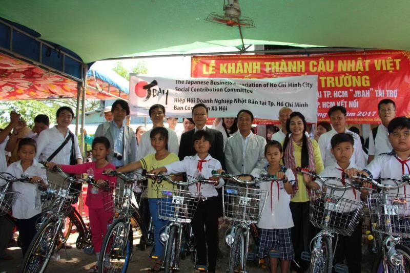 Japanese businesses help build concrete bridges in Mekong Delta