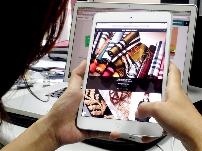 Govt looks to boost e-commerce