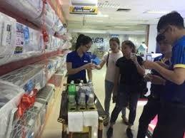 HCMC residents race to beat heat