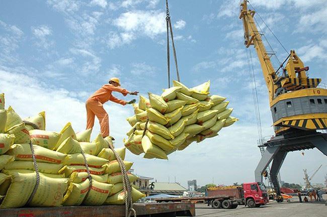 VN economy faces 2018 hurdles: experts