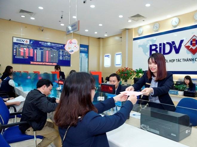 Banks cut fees to improve business climate