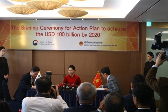 Viet Nam, RoK ink action plan to lift bilateral trade to US100 billion by 2020