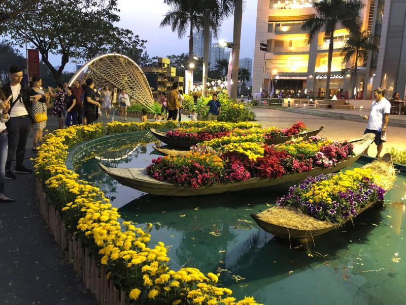 Phu My Hung flower fest opens in HCMC