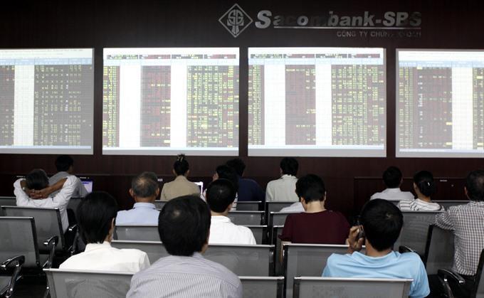 Large-cap stocks lift market