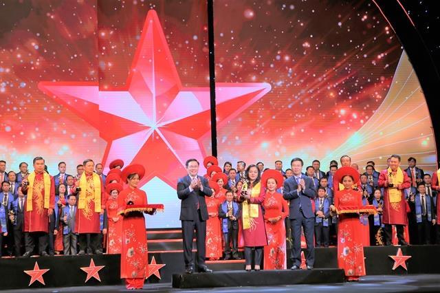 Sacombank CEO receives Red Star Award