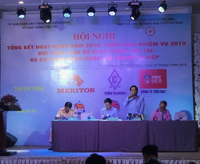 HCM City transport authorities, firms discuss problems at dialogue