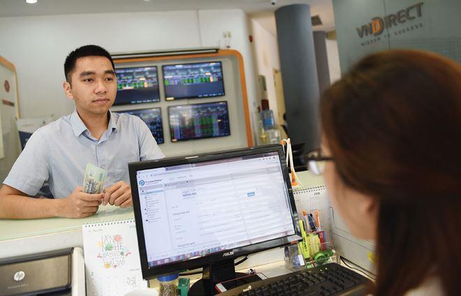 VN stocks end early trade on a positive note