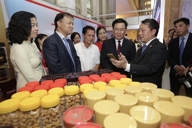 Deputy PM wants to increase value of Vietnamese brands