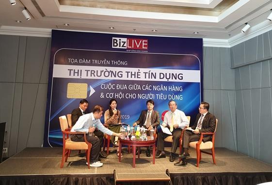 Banks compete for customers in credit card market