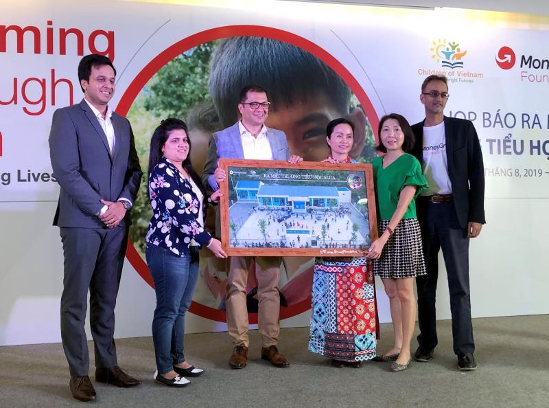 MoneyGram donates fund to build primary school in Quang Nam