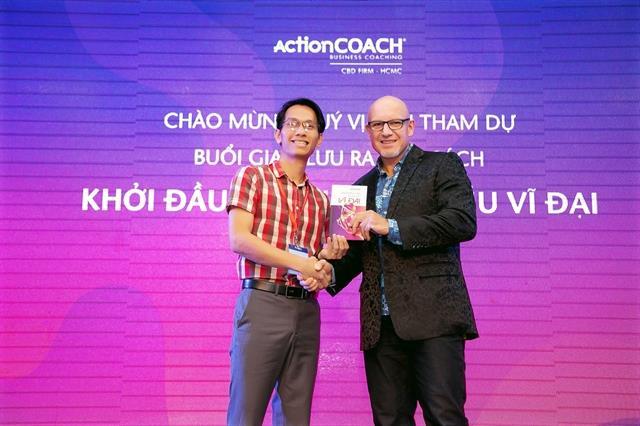 Popular business-coaching book now available in Vietnamese