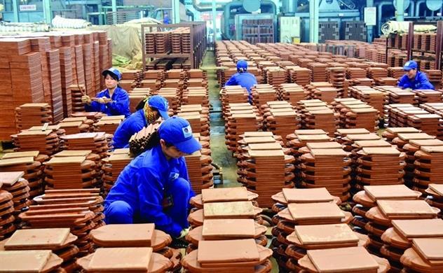 VN stocks fall, trading remains quiet amid risk concerns