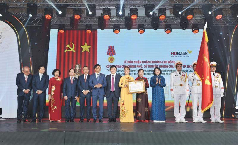 HDBank receives Labour Medal for outstanding achievements