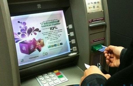 HCM City banks to ensure ATMs cope with extra demand during Tet