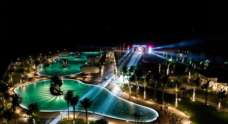 Thousands attend ‘Glowing NovaWorld Ho Tram