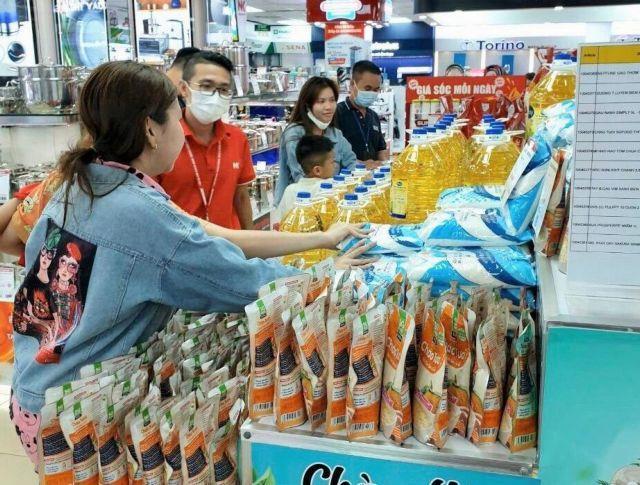 Nguyen Kim starts selling essential items for shoppers safety amid pandemic