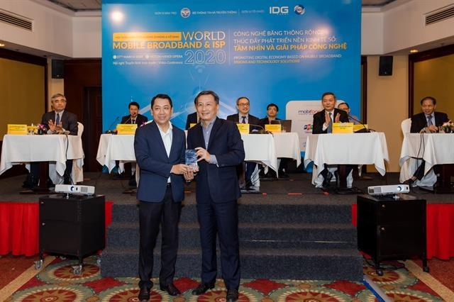 VNPT  MobiFone receive broadband service awards