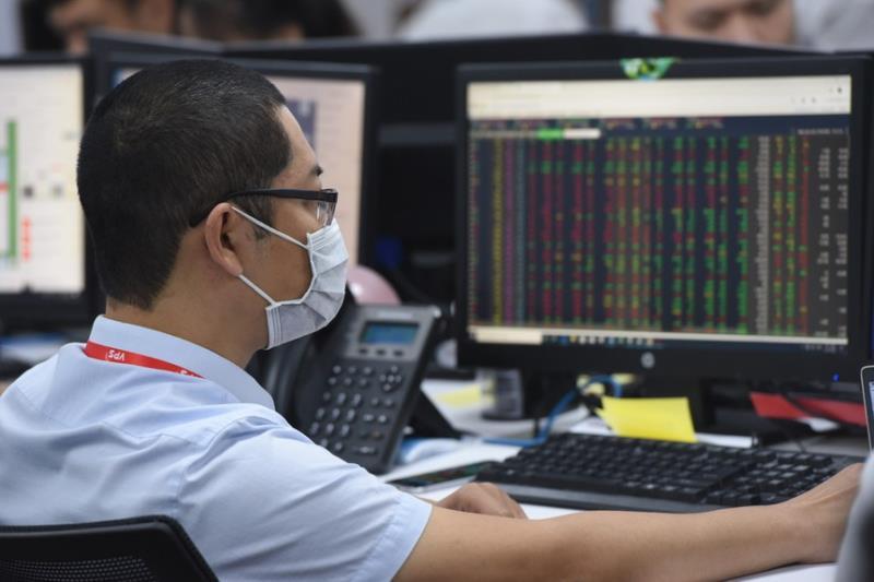 VN market up as large-caps gain further