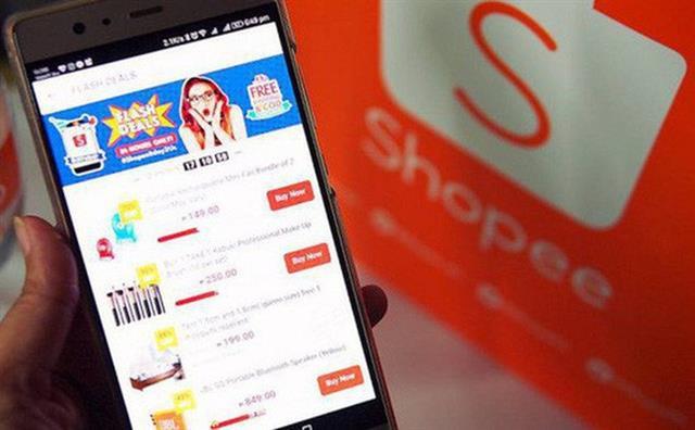 Online shopping traffic drops in first quarter