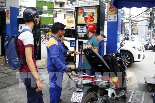 Petrol prices up nearly VND1,000 per litre