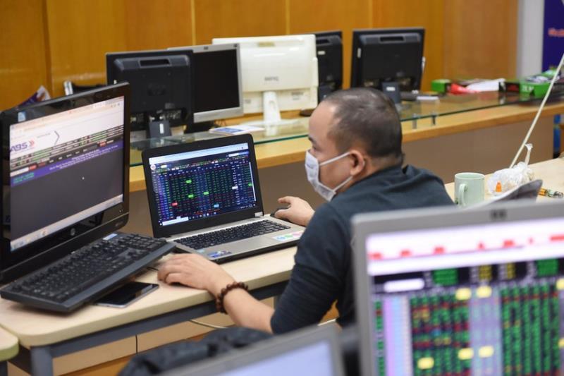 VN shares advance despite virus worries