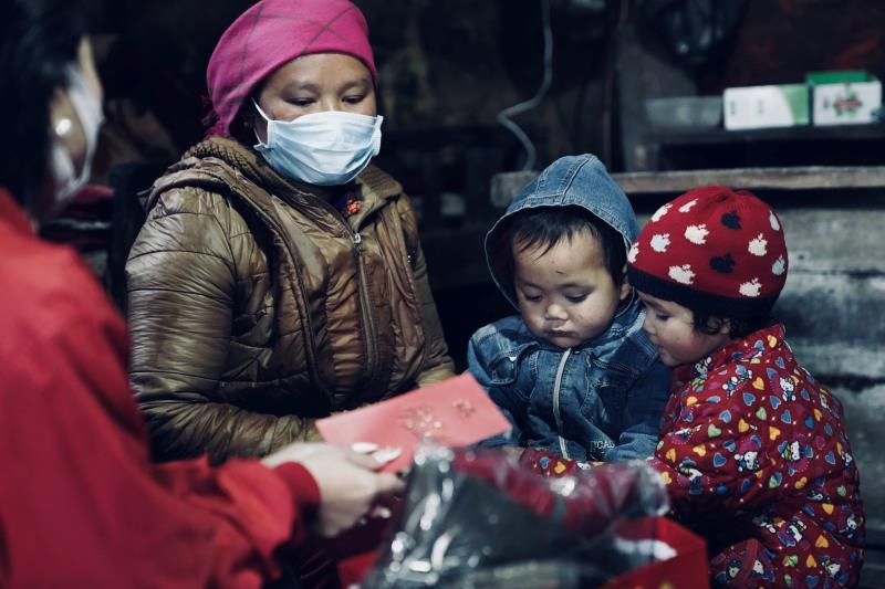 Generali Vietnam provides support to 300 ethnic families in Lao Cai Province