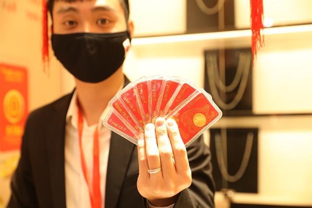 Pandemic doesnt stop fortune seekers on God of Wealth day