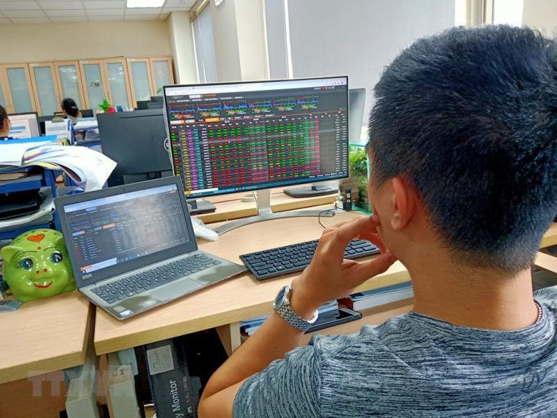 VN-Index reverses course, but stays above 1,300 points