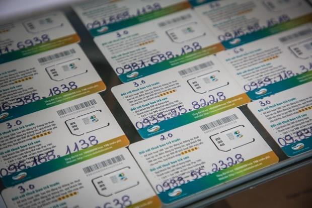 Advertising information mixed with deceptive content