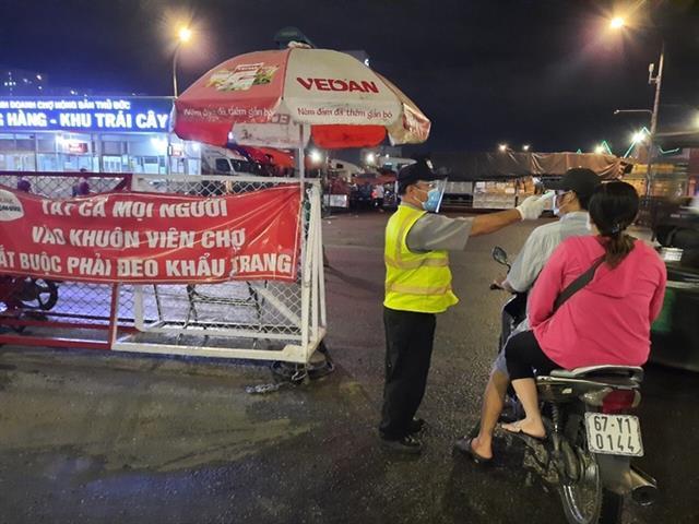 HCM City tightens COVID prevention measures at traditional markets after finding 3 cases