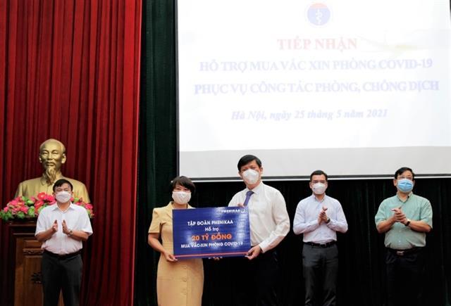 Phenikaa Group donates more than 900,000 to COVID-19 vaccine fund