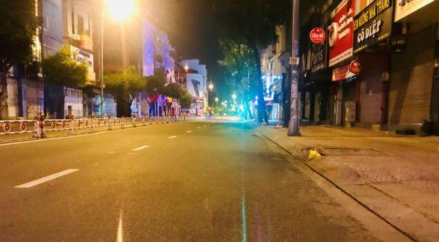HCM City stay-at home: supermarkets, convenience stores, delivery services finish before 6pm