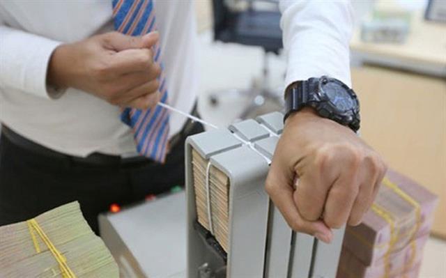 Banks to tighten credit in risky sectors in remaining months of this year