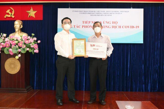 English teaching centres to donate eight ventilators, protective clothing to hospitals in HCM City