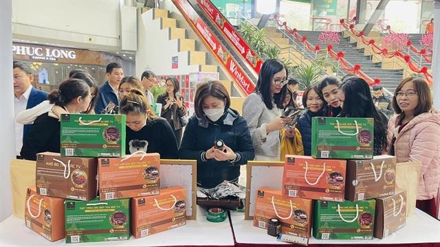 Lai Chaus agricultural products at WinMart attracts large number of customers