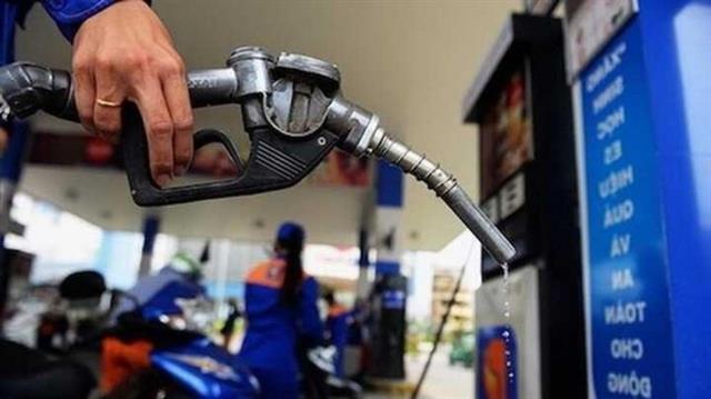 Petrol prices surge past VND31,000 a litre for first time