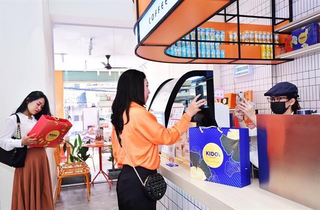 Moon cake brands prepare for upcoming mid-autumn festival